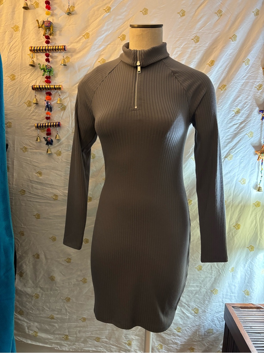 H&M Ribbed Long-Sleeve Half-Zip Dress in Gray